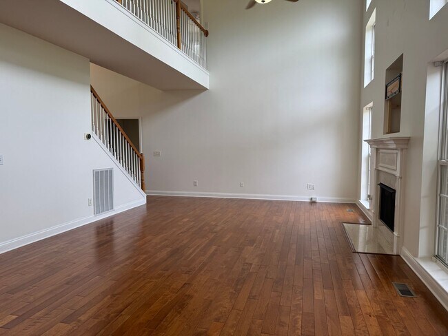 Building Photo - Brentwood 4BR Home