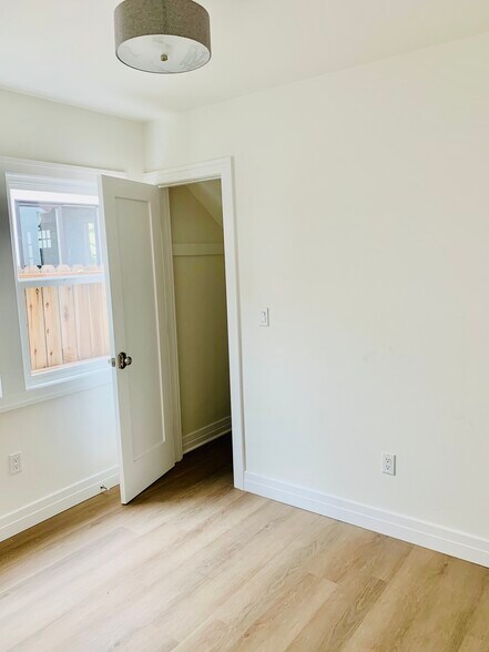 Bedroom - 619 N Windsor Blvd
