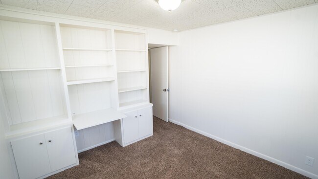 Building Photo - 5558 S Somerset Way