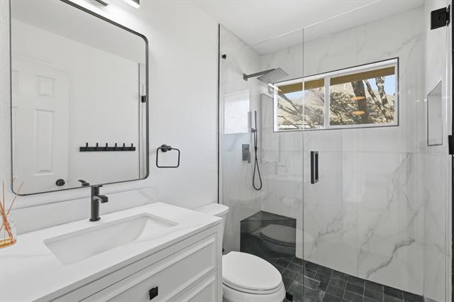 Building Photo - 836 Lakeview Cir