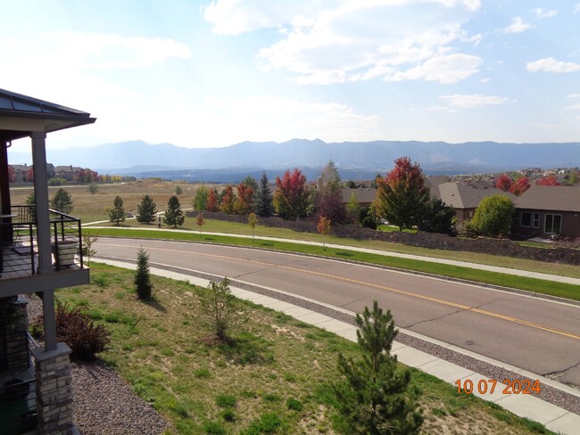 Building Photo - Mountain views!!