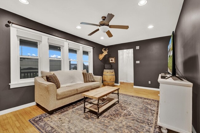 Building Photo - 3124 S Ellen St