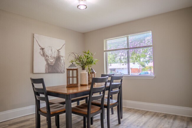 Building Photo - FREE DECEMBER RENT!!!! GORGEOUS REMODELED HOME!!!