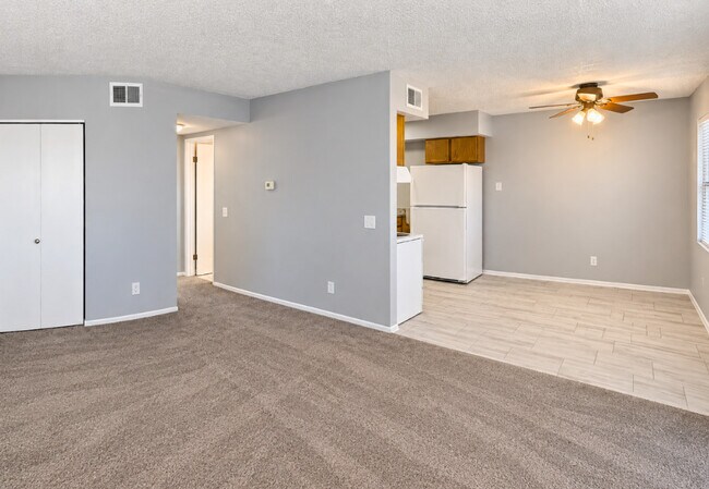 Building Photo - 3405 Holiday Ct