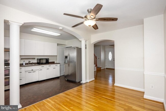 Building Photo - 427 Westham Way