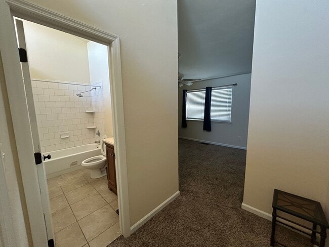 Building Photo - 3 Bed / 2.5 Bath – Steps from Doak Campbell Stadium – Only $1,800!