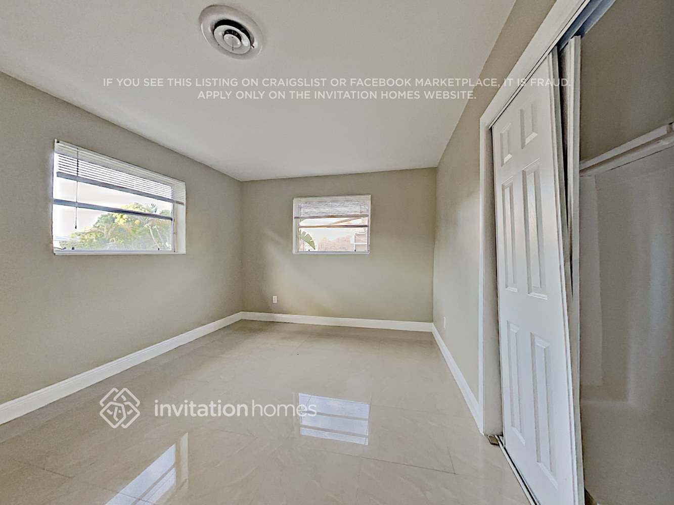Building Photo - 5560 SW 7th Ct