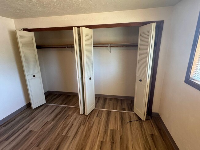 Building Photo - 2 Bedroom Duplex in Southwest Eugene