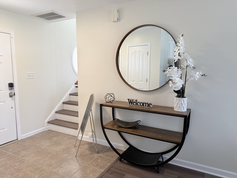 Building Photo - 8253 Belmont Stables Dr