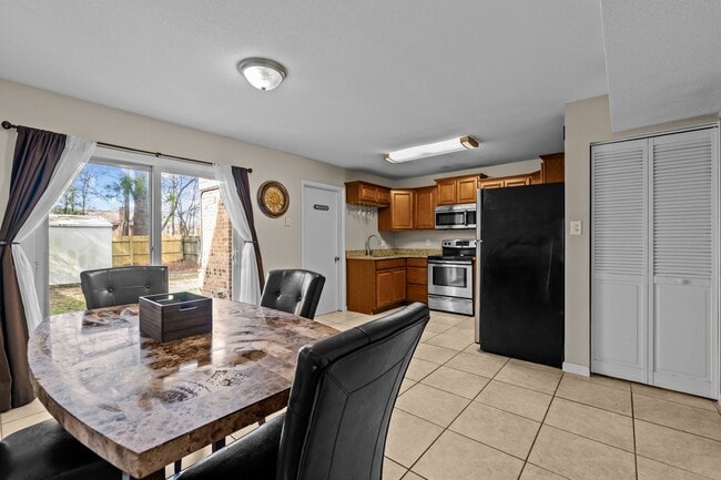 Building Photo - Bright & Cozy 2-Bedroom Townhouse with Solar Panels – Virginia Beach