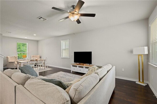 Building Photo - Newly Constructed, 4 BR / 3 BA Home - 2 Car Garage - Pool - Close to Mueller