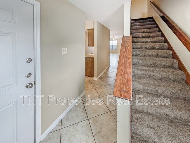 Building Photo - 1811 Woodsman Dr