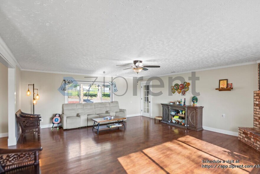 Building Photo - 3966 Dyer Rd