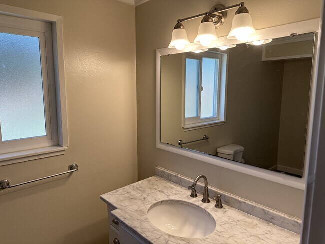 Building Photo - Updated 3 Bedroom, 2 Bathroom Single Family Home in Rural Danville Location