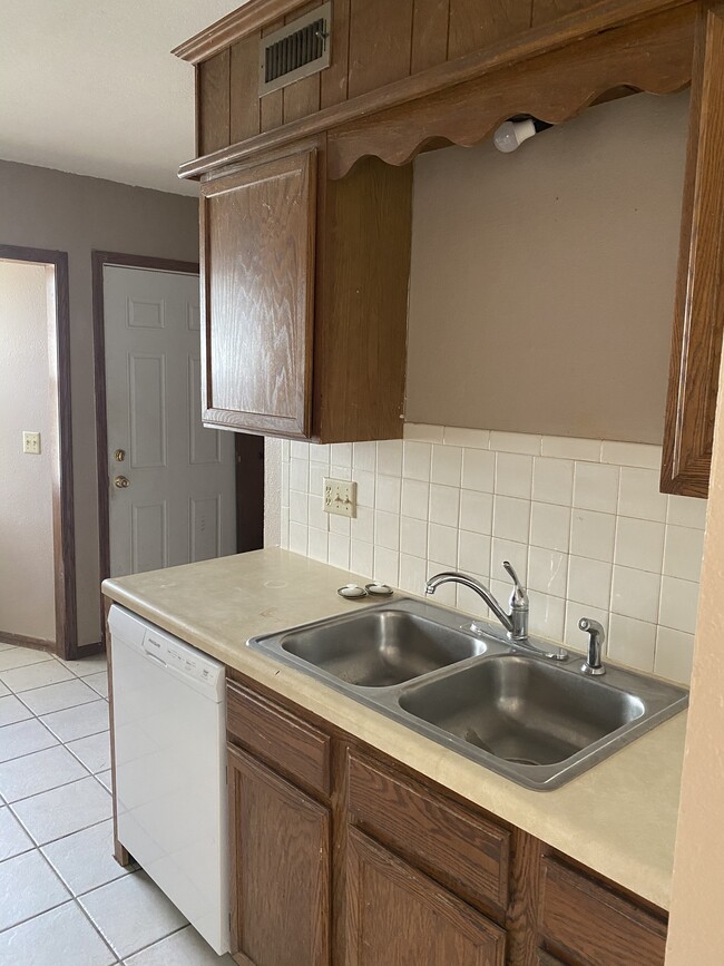 Building Photo - 1758 N Woodrow Ct