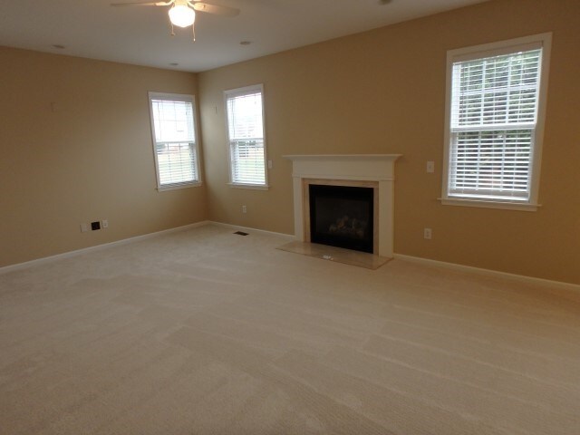 Building Photo - 121 Hampton Lake Dr