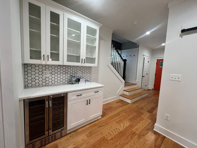 Building Photo - Stunning 4 BR/3.5 BA Single-Family Home in...