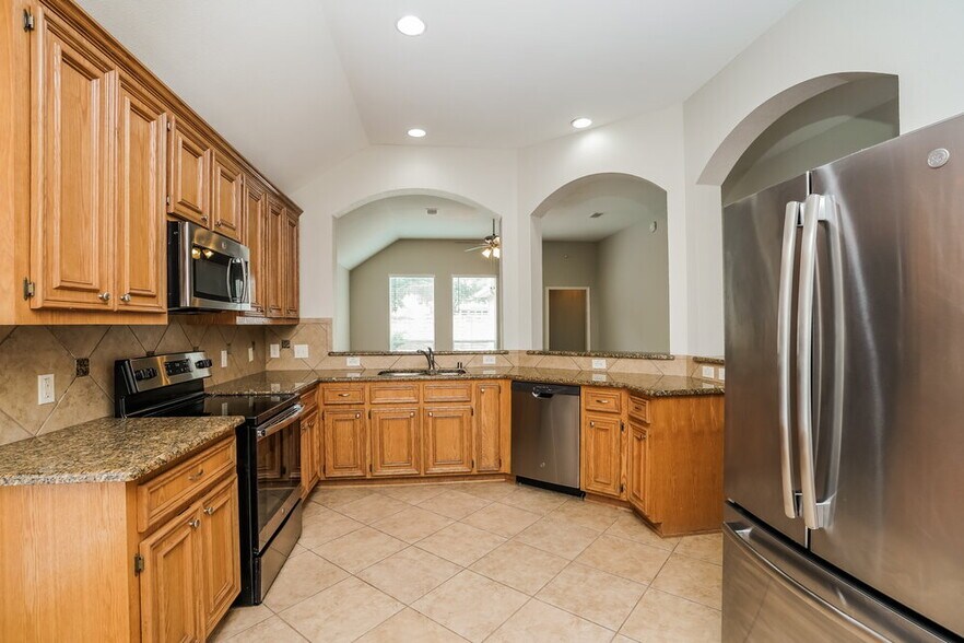 Building Photo - 25810 Palmdale Estate Dr