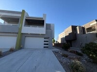 Building Photo - 3 Bedroom Townhome Near Juan Tabo Blvd SE & Four Hills!