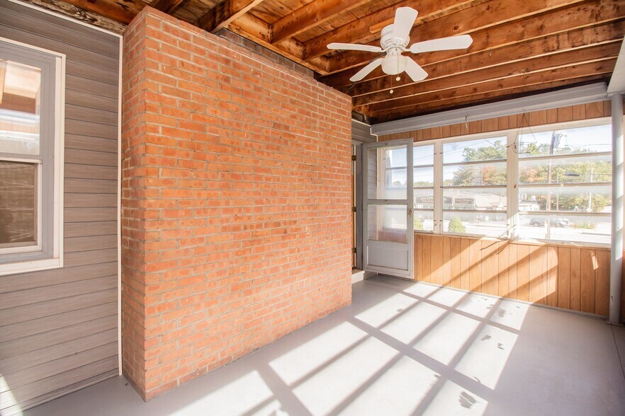 Building Photo - 1165 W Boylston St