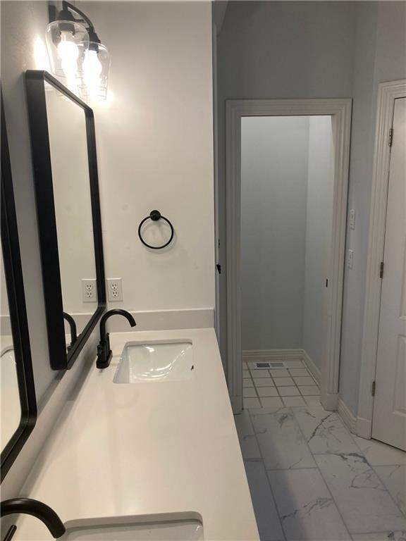 Building Photo - 420 E New Hope Rd