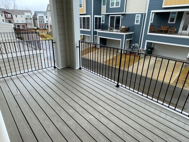 Building Photo - Beautiful Three Story Townhouse in Aria at the Park!