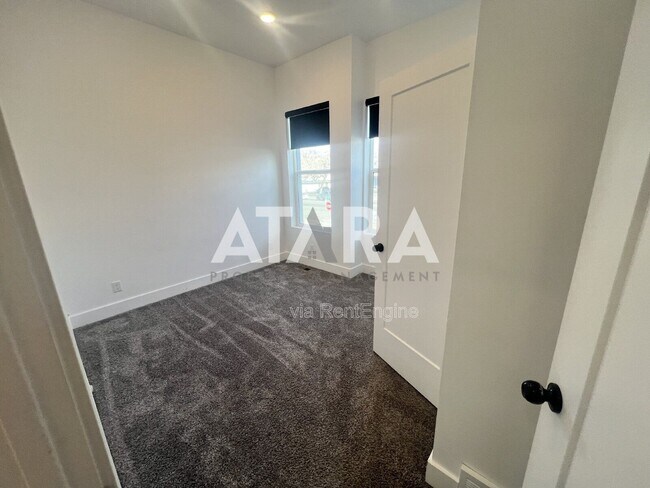 Building Photo - 909 Euclid Ave