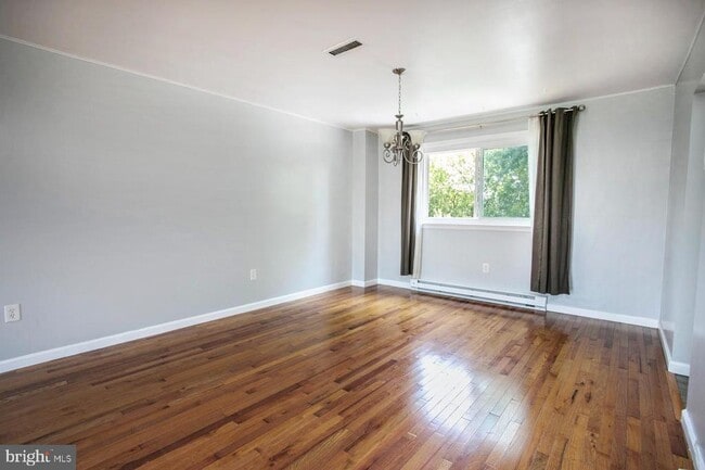 Building Photo - 825 Belvoir Rd