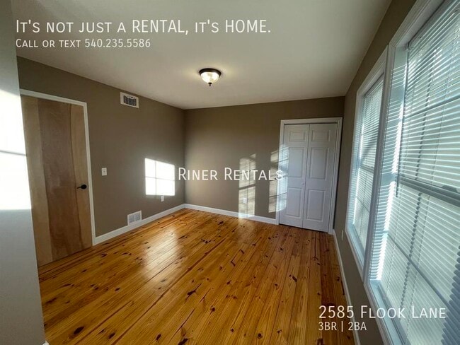 Building Photo - 2585 Flook Ln