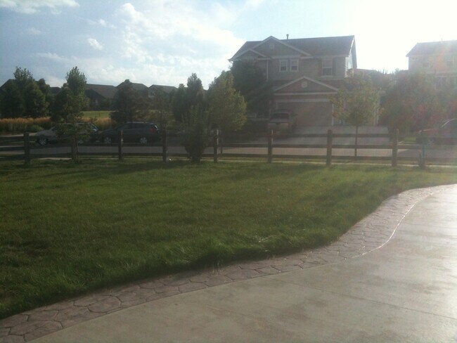 Building Photo - 903 Saddlebrook Ln