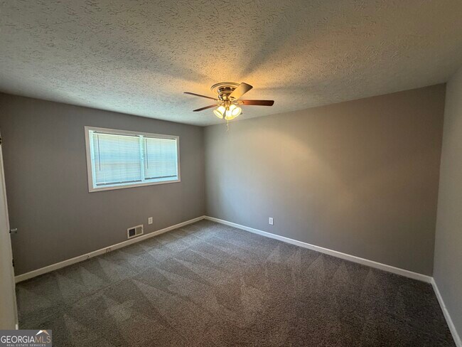 Building Photo - 125 S Meadowcliff Cir