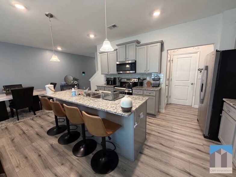 Building Photo - 7565 Knoll Hollow Rd