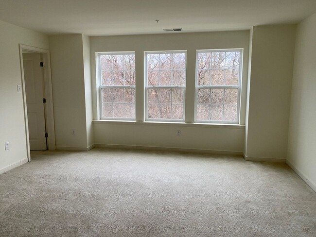 Building Photo - Stunning 3 Bedroom Townhouse in Gaithersburg!