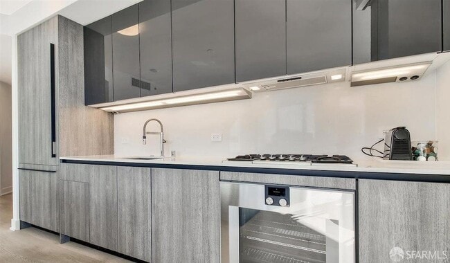 Building Photo - 338 Main St