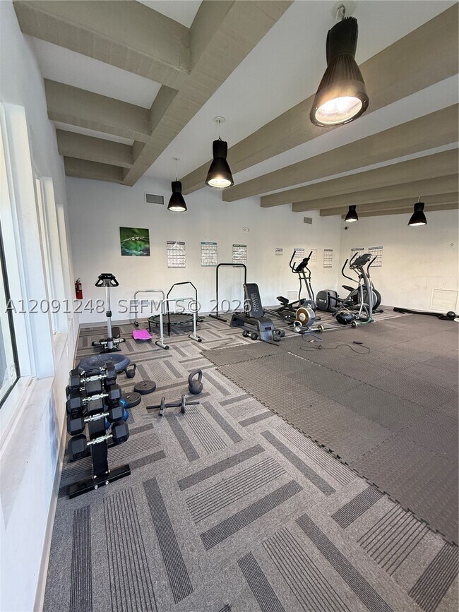 Building Photo - 2761 Taft St
