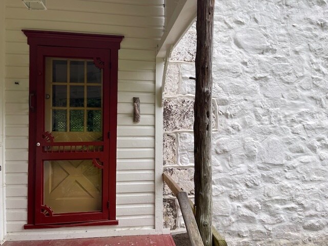 Building Photo - 1586 Green Hills Rd