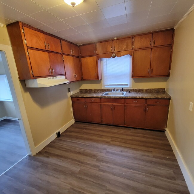 Building Photo - WEST SIDE HOUSE WITH 4 BEDROOMS, 2 BATHS, AND HUGE GARAGE/WORKSHOP COMBO