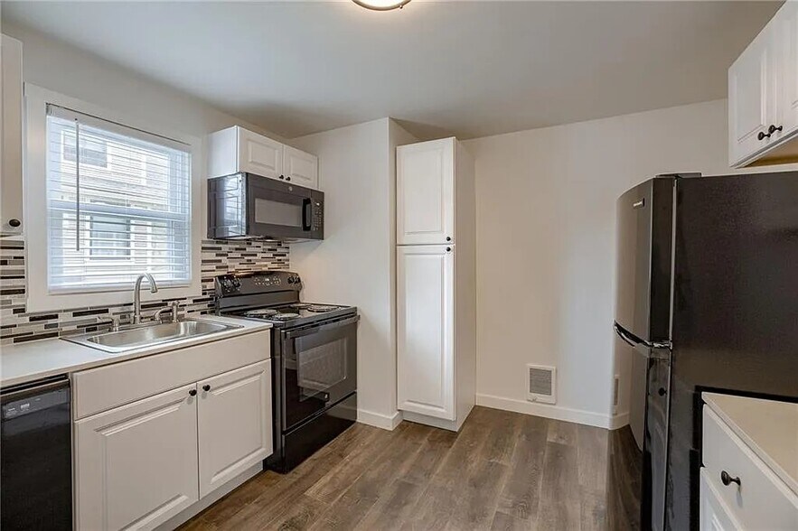 Kitchen - 207 E Cedar St