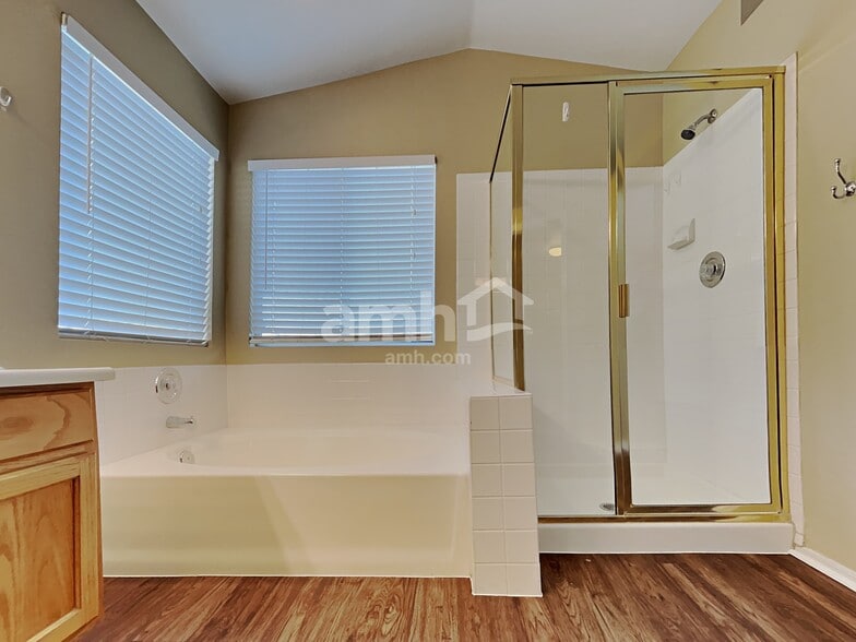 Building Photo - 909 Hornbeak Ct