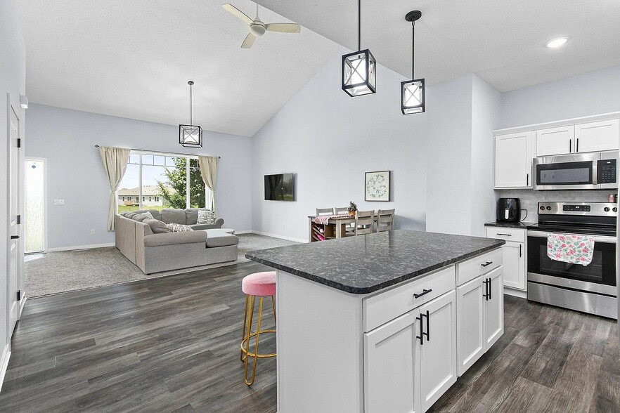 Building Photo - 481 10th St