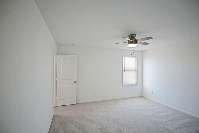 Building Photo - 2407 Shady Grv