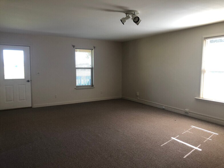 Building Photo - 433 1 Willow Creek Rd