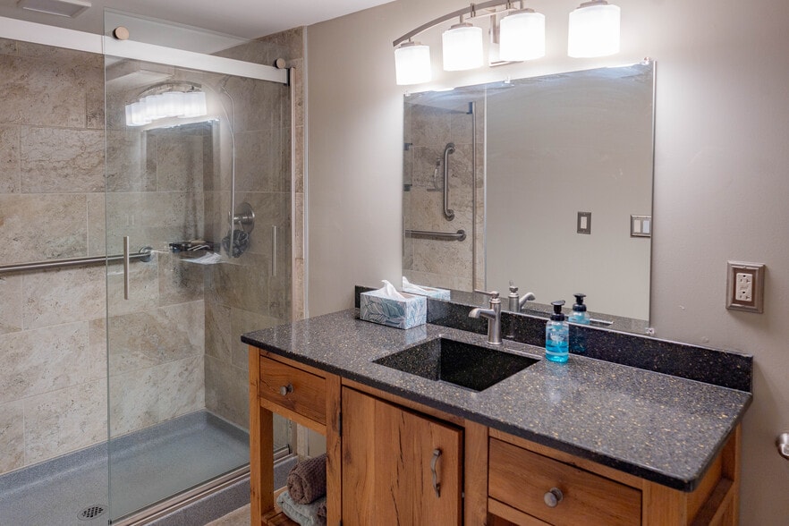 Building Photo - 215 Old Newtown Rd