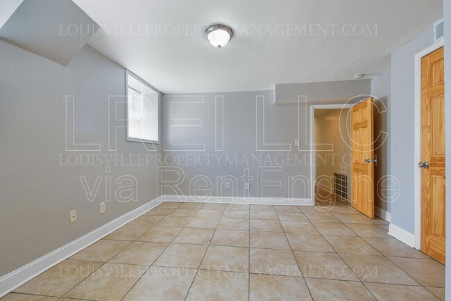 Building Photo - 1481 St James Ct