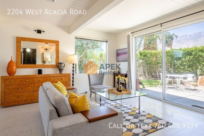 Building Photo - 2204 W Acacia Rd