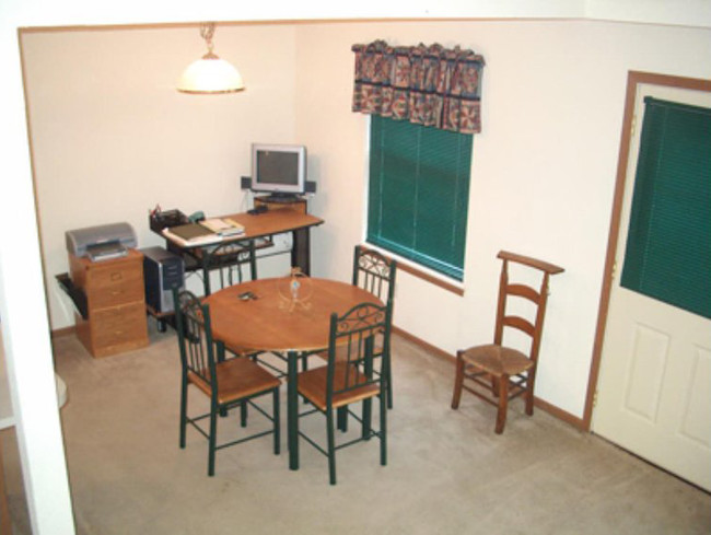 Interior View - 504 N McKinley St