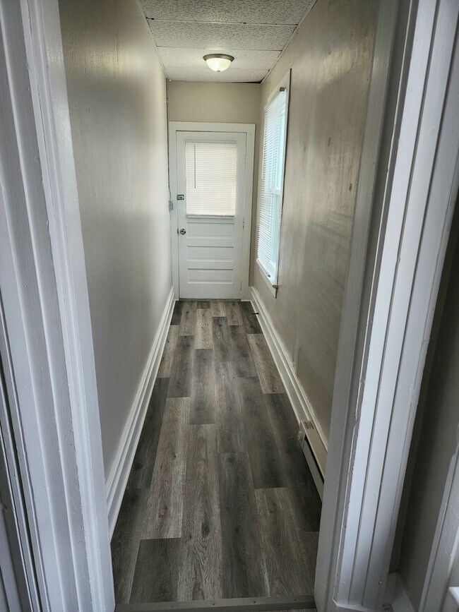 Building Photo - 2nd St Duplex