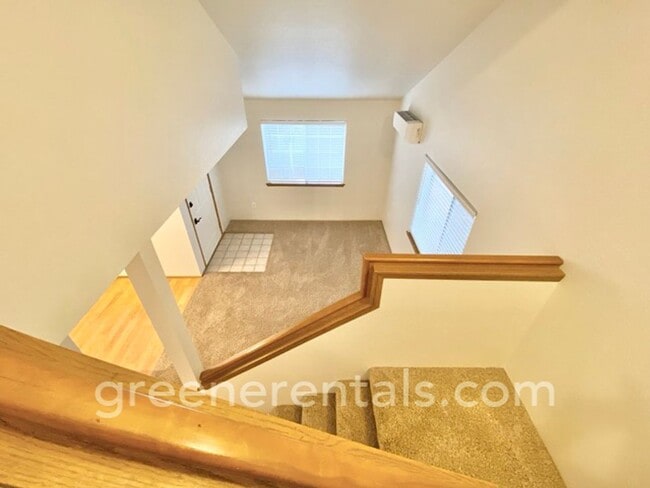 Building Photo - Quaint 2BR 1.5BA Condo in the Vineyards