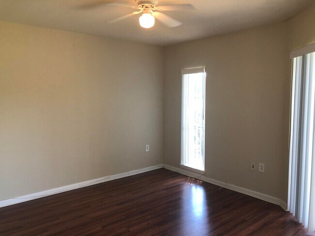 Building Photo - 4855 Via Palm Lakes