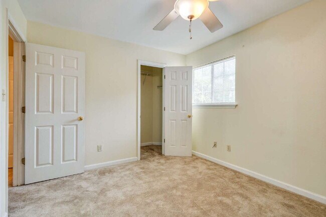 Building Photo - 1 bedroom and 1 bathroom in a 3x3 duplex STEPS AWAY FROM CAMPUS